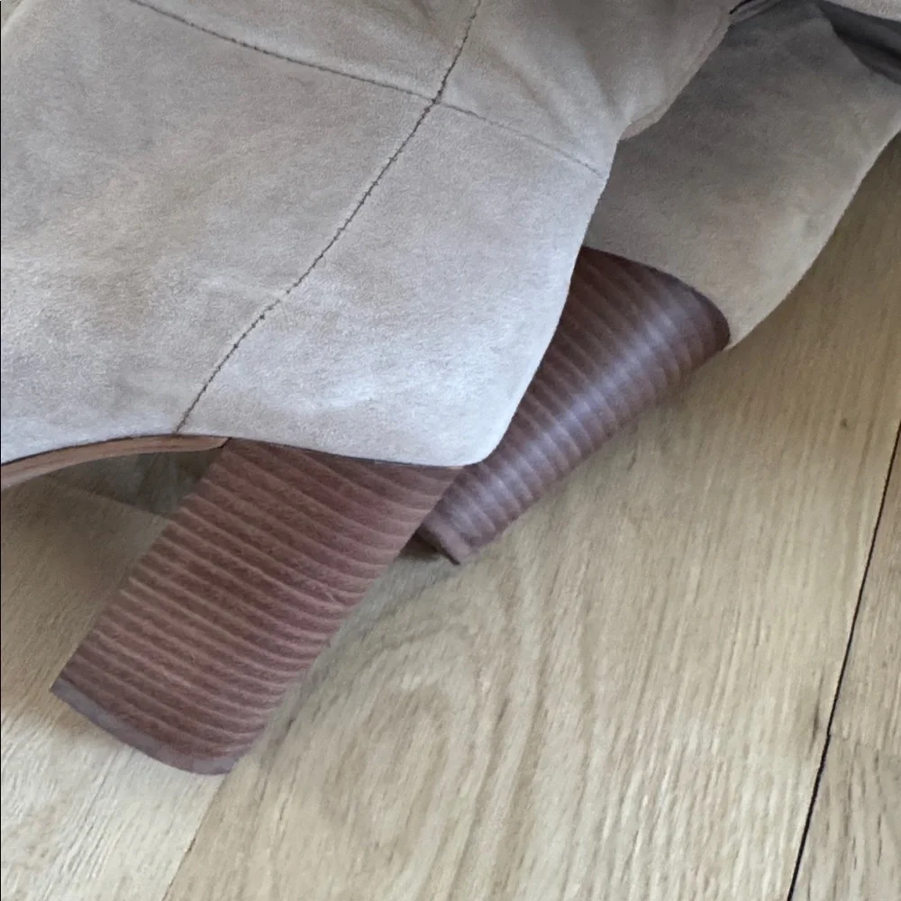 Vince camuto 
Boots
Wore once - Picture 5 of 6